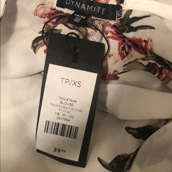 Dynamite floral blouse with open back - Picture 3 of 4